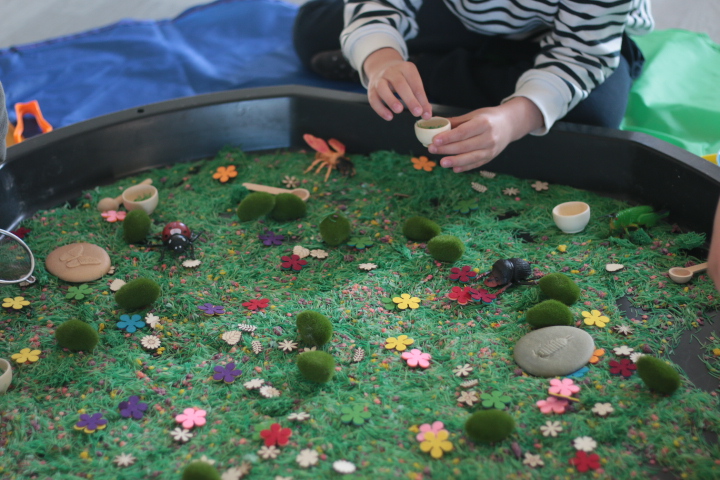Atelier exploration sensorielle – Mom to Bee